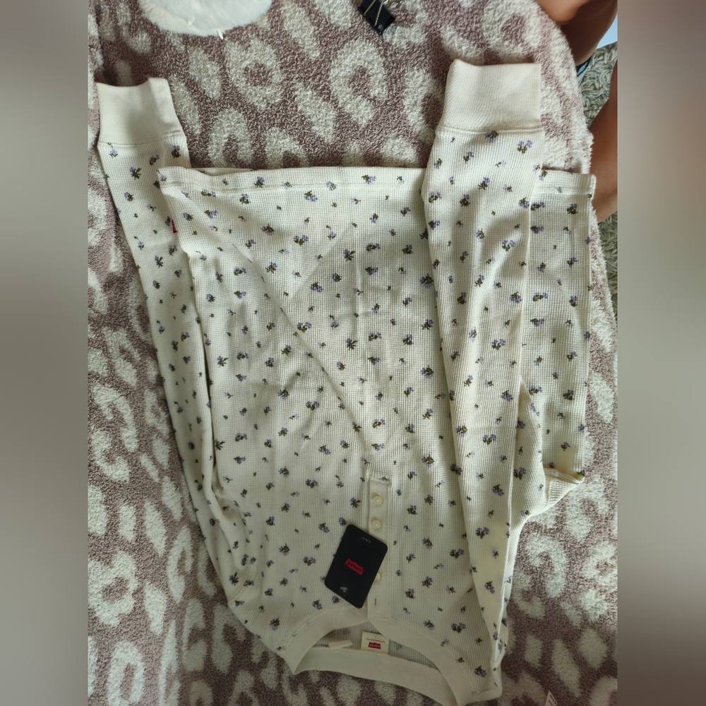 New LEVI women top, size L - Picture 3 of 3